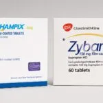 Boîtes originales de Champix 1 mg (varénicline, Pfizer) et de Zyban 150 mg (bupropion, GlaxoSmithKline) placées côte à côte sur fond neutre
